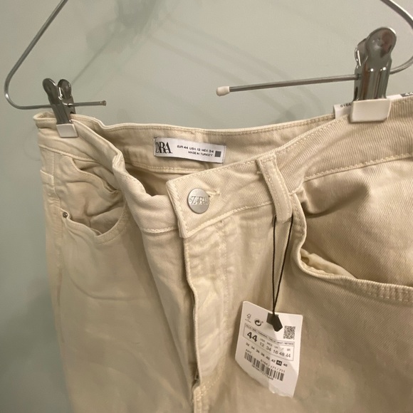 NWT Size 12 | Zara | 
Beige Slim Fit Trousers with side vents - Picture 8 of 8